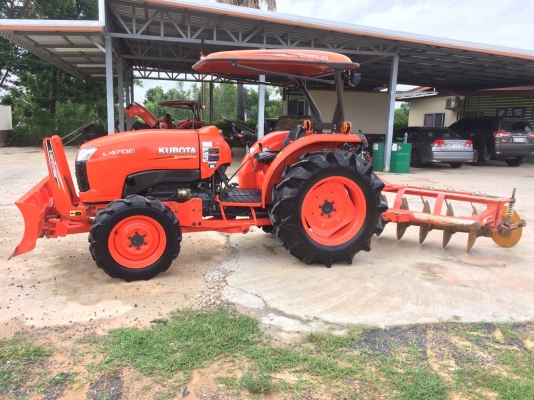 ขายL4708DT รถปี 56 ใช้งาน 810 ชั่วโมงเครื่อง เกียร์ เดิมไม่เคยรื้อ รถสวยพร้อมใช้งาน ราคา 425000 พร้อมส่ง ผานหน้า+ผานหลังตราช้าง สนใจ 084-5486359 สุชาติ  อ. สนม  จ. สุรินทร์