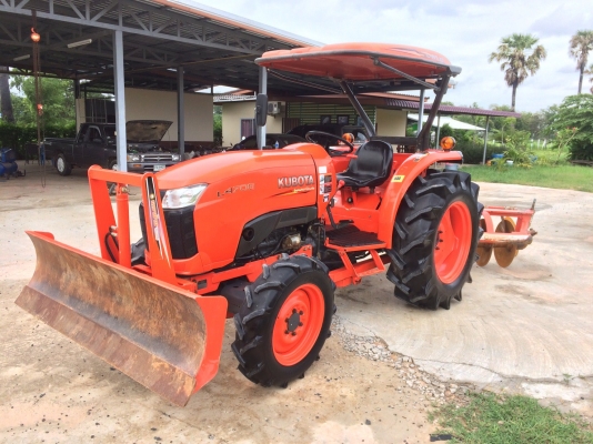 ขายL4708DT รถปี 56 ใช้งาน 810 ชั่วโมงเครื่อง เกียร์ เดิมไม่เคยรื้อ รถสวยพร้อมใช้งาน ราคา 425000 พร้อมส่ง ผานหน้า+ผานหลังตราช้าง สนใจ 084-5486359 สุชาติ  อ. สนม  จ. สุรินทร์