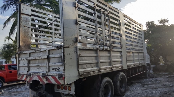 เมก้า260แรงปี2548 2 เพลา กระบะล่องยาว7.50 ยางสวย 10 เส้น พร้อมใช้งานขายตามสภาพ เมก้า260แรงปี2548 2 เพลา กระบะล่องยาว7.50 ยางสวย 10 เส้น พร้อมใช้งานขายตามสภาพ