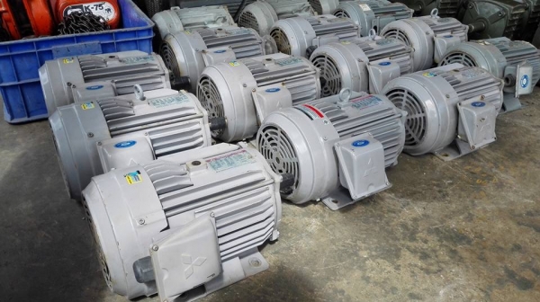 ** SOLD ** มอเตอร์รอบช้า Mitsubishi 2 HP 6 POLE 930 RPM 380V สดเดิมพร้อมใช้ ** SOLD ** มอเตอร์รอบช้า Mitsubishi 2 HP 6 POLE 930 RPM 380V สดเดิมพร้อมใช้