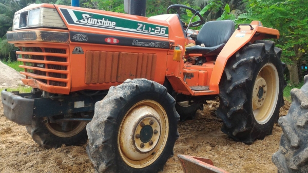 สามย่านแทรคเตอร์  ขายรถไถ KUBOTA L1-26 รถไร่ พวงมาลัยพาวเวอร์  สภาพสวยๆ เดิมๆ เครื่องแน่น เกียร์ดี ไฮดรอลิกดี ราคา 90,000 มีรถขนส่งบริการ ร้านสามย่านแทรคเตอร์ อ.แกลง จ.ระยอง 0897489639,0818618678,0899347475 id line=0897489639 id line=0818618678 id line=08