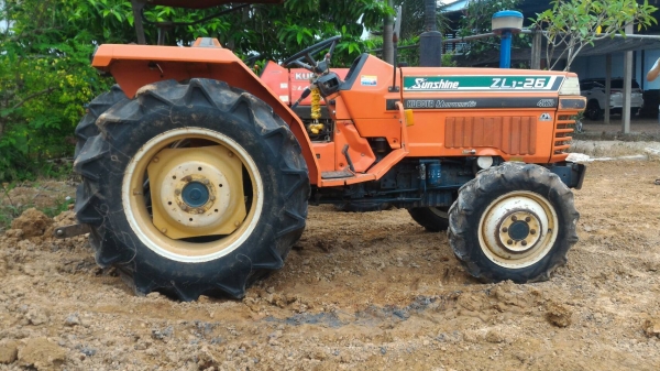 สามย่านแทรคเตอร์  ขายรถไถ KUBOTA L1-26 รถไร่ พวงมาลัยพาวเวอร์  สภาพสวยๆ เดิมๆ เครื่องแน่น เกียร์ดี ไฮดรอลิกดี ราคา 90,000 มีรถขนส่งบริการ ร้านสามย่านแทรคเตอร์ อ.แกลง จ.ระยอง 0897489639,0818618678,0899347475 id line=0897489639 id line=0818618678 id line=08