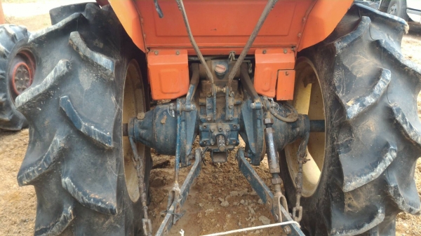 สามย่านแทรคเตอร์  ขายรถไถ KUBOTA L1-26 รถไร่ พวงมาลัยพาวเวอร์  สภาพสวยๆ เดิมๆ เครื่องแน่น เกียร์ดี ไฮดรอลิกดี ราคา 90,000 มีรถขนส่งบริการ ร้านสามย่านแทรคเตอร์ อ.แกลง จ.ระยอง 0897489639,0818618678,0899347475 id line=0897489639 id line=0818618678 id line=08