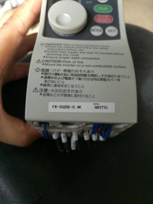 1200 บ. ส่งฟรี083-2000058  LINE ID: line832923 อินเวอร์เตอร์ควบคุมความเร็วมอเตอร์ ยี่ห้อ MITSUBISHI FREQROL -S500 ขานด 400 W. (มีแค่ 10 ตัว )