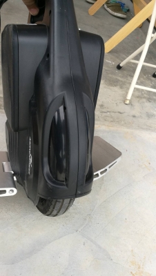 5,000 บ. ส่งฟรี083-2000058  LINE ID: line832923 MONOWHEEL โมโนวิล ยานพาหนะล้อ เล่นง่ายมีระบบช่วยทรงตัว วิ่งได้ไกล25 -30 Km. พร้อมแท่นชาร์ท