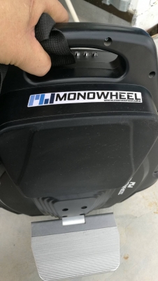 5,000 บ. ส่งฟรี083-2000058  LINE ID: line832923 MONOWHEEL โมโนวิล ยานพาหนะล้อ เล่นง่ายมีระบบช่วยทรงตัว วิ่งได้ไกล25 -30 Km. พร้อมแท่นชาร์ท