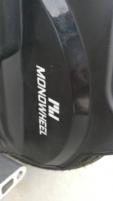 5,000 บ. ส่งฟรี083-2000058  LINE ID: line832923 MONOWHEEL โมโนวิล ยานพาหนะล้อ เล่นง่ายมีระบบช่วยทรงตัว วิ่งได้ไกล25 -30 Km. พร้อมแท่นชาร์ท