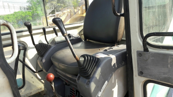 รถขุด Komatsu PC30-7E เก่าญี่ปุ่น (ติดหัวกระแทกในตัว)