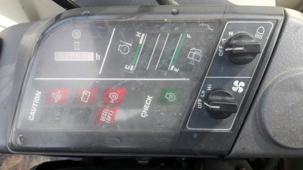 รถขุด Komatsu PC30-7E เก่าญี่ปุ่น (ติดหัวกระแทกในตัว)