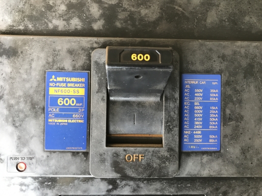 ขายเบรคเกอร์ Mitsubishi 600Amp. สภาพสวย ถอดจากตู้ พร้อมใช้งาน