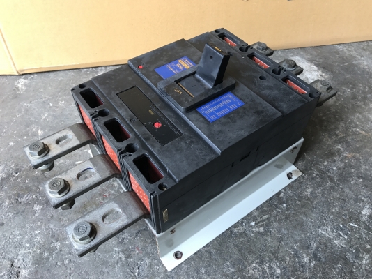 ขายเบรคเกอร์ Mitsubishi 600Amp. สภาพสวย ถอดจากตู้ พร้อมใช้งาน