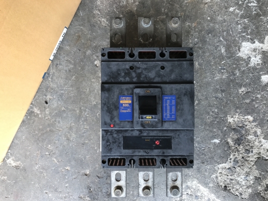 ขายเบรคเกอร์ Mitsubishi 600Amp. สภาพสวย ถอดจากตู้ พร้อมใช้งาน