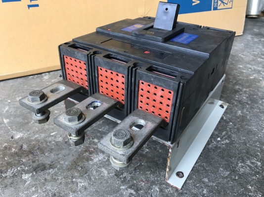 ขายเบรคเกอร์ Mitsubishi 600Amp. สภาพสวย ถอดจากตู้ พร้อมใช้งาน