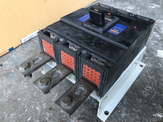 ขายเบรคเกอร์ Mitsubishi 600Amp. สภาพสวย ถอดจากตู้ พร้อมใช้งาน