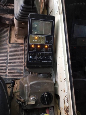 ขายด่วน KOMATSU PC200-5 รถสภาพพร้อมใช้งาน เครื่องปั้มดีเยี่ยม รถเร็วไม่โหลด ไฟฟ้าอยู่ แอร์เย็น ช่วงล่างพร้อมใช้งาน เอกสารเล่มทะเบียน สนใจสอบถาม 093-0764943  088-3223272