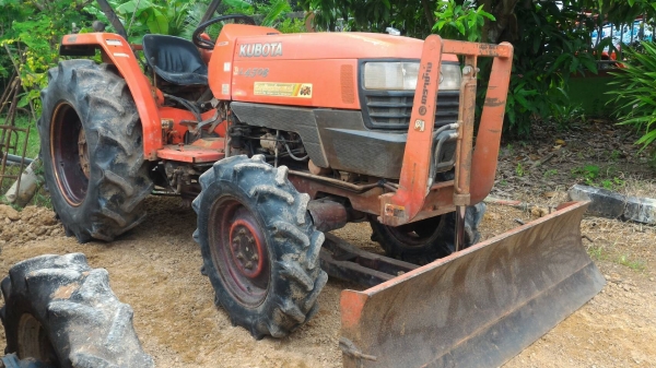 สามย่านแทรคเตอร์  ขายรถไถ KUBOTA L4508 พร้อมดันหน้า เครื่องดี เกียร์ดี ราคา 175,000 มีรถขนส่งบริการ ร้านสามย่านแทรคเตอร์ อ.แกลง จ.ระยอง 0897489639,0818618678,0899347475 id line=0897489639 id line=0818618678 id line=0899347475