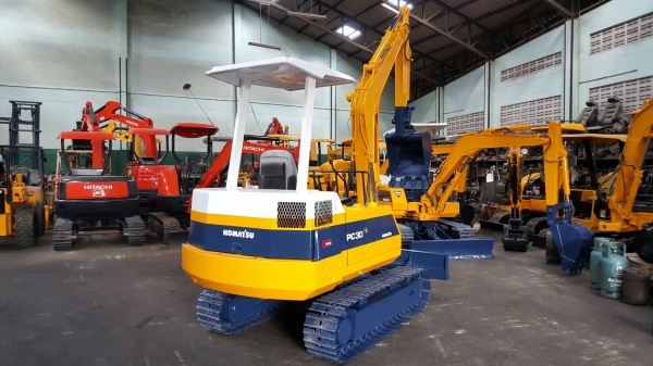 ขาย รถขุด KOMATSU รุ่น PC30-6- มือสองญี่ปุ่น แทรกเหล็ก สลักบูม เอวแน่น 100\% แรงดี ทุกระบบ มือถือ/LINE ID : 0818753444