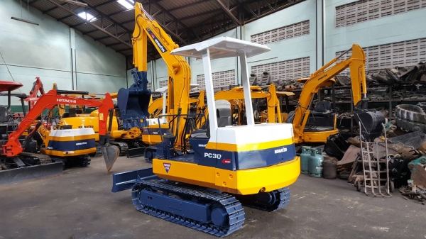 ขาย รถขุด KOMATSU รุ่น PC30-6- มือสองญี่ปุ่น แทรกเหล็ก สลักบูม เอวแน่น 100\% แรงดี ทุกระบบ มือถือ/LINE ID : 0818753444