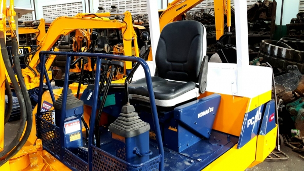 ขาย รถขุด KOMATSU รุ่น PC30-6- มือสองญี่ปุ่น แทรกเหล็ก สลักบูม เอวแน่น 100\% แรงดี ทุกระบบ มือถือ/LINE ID : 0818753444