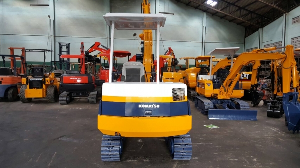 ขาย รถขุด KOMATSU รุ่น PC30-6- มือสองญี่ปุ่น แทรกเหล็ก สลักบูม เอวแน่น 100\% แรงดี ทุกระบบ มือถือ/LINE ID : 0818753444