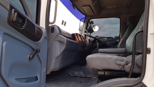 Hino FM1J เครื่อง 260 แรง ปี 47 หัวคัสซี สวยเดิมพร้อมใช้ค่ะ ทะเบียนพร้อม