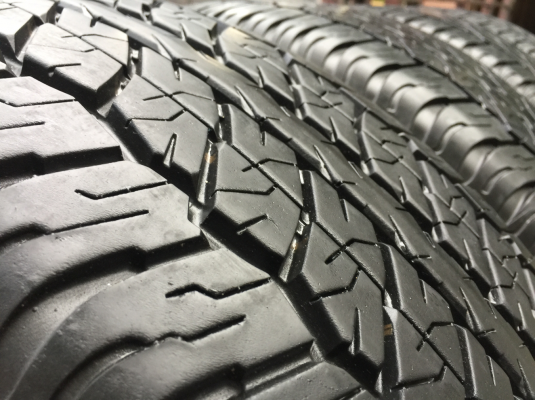 ยาง Dunlop 265 60 18 ปี16 ดอกเต็ม ไม่มีปะ เนื้อนิ่มๆ ใช้ยาว ราคาไม่แพง