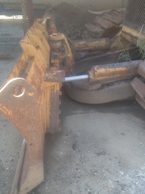 ขาย 495,000 บาท CATTERPILAR D4H ตีนเป็ด เครื่องดี เกียร์ดี โซ่หนา สภาพพร้อมใช่ เอกสารเล่มทะเบียน ขาย 495,000 บาท CATTERPILAR D4H ตีนเป็ด เครื่องดี เกียร์ดี โซ่หนา สภาพพร้อมใช่ เอกสารเล่มทะเบียน