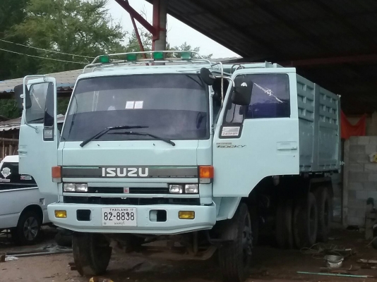 Isuzu rocky 240 โคท R โทร 0917652329
