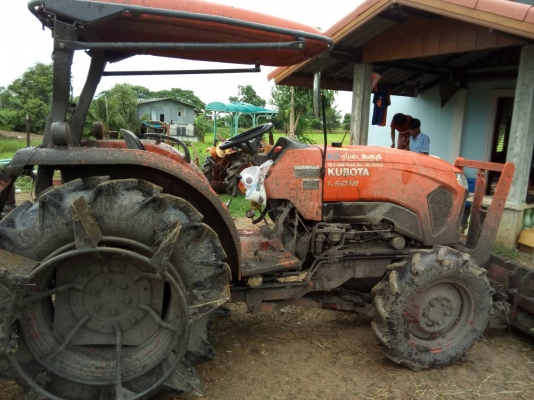 คูโบต้ารุ่นL5018พร้อมใบมีดโรตารีสภาพดีพร้อมใช้คับรถใช้งานอยู่ยังไม่ใด้ล้างคับ