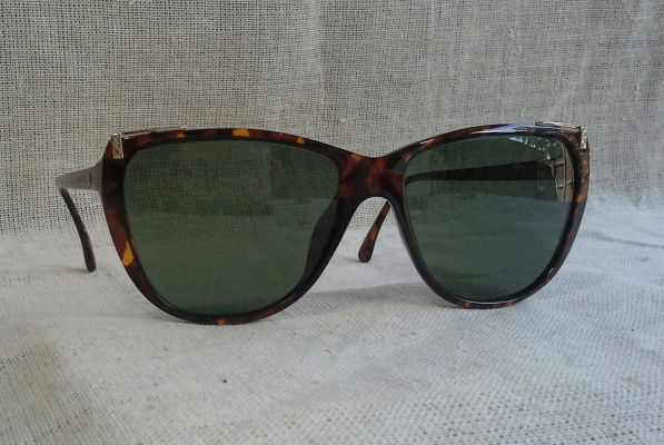 แว่นตาอ็อพทิล &#039;นอส - มือหนึ่ง&#039;  โมเดลแคทอายส์ที่ &#039;เท่&#039; และ &#039;คลาสสิค&#039; ที่สุดในโลก  Vintage SAPHIRA handmade in Germany  บิ๊กไซซ์!