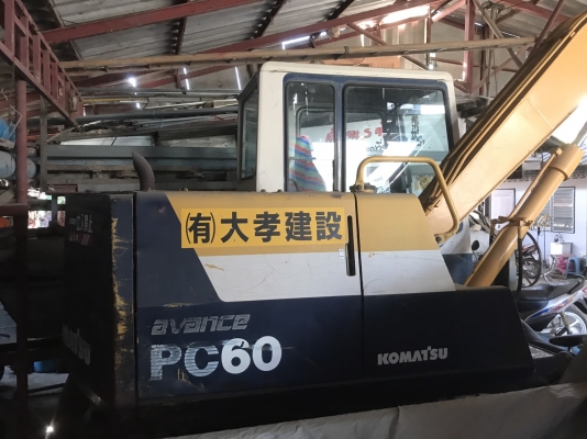 Komatsu PC60-6 เก่านอก มีอุปกรณ์ สองชุด บูมยาวและบูมสั้น แทรคเหล็กและแทรคยาง พร้อมลุย