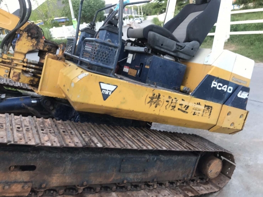 Komatsu PC40-6 เก่านอก มีอุปกรณ์ครบ แถมรถลากหนึ่งชุด พร้อมลุย
