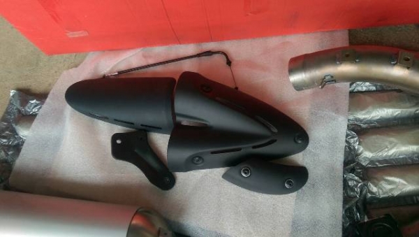 ขายคอท่อพร้อมปลายยกชุด DUCATI Diavel พร้อมกล่องECU