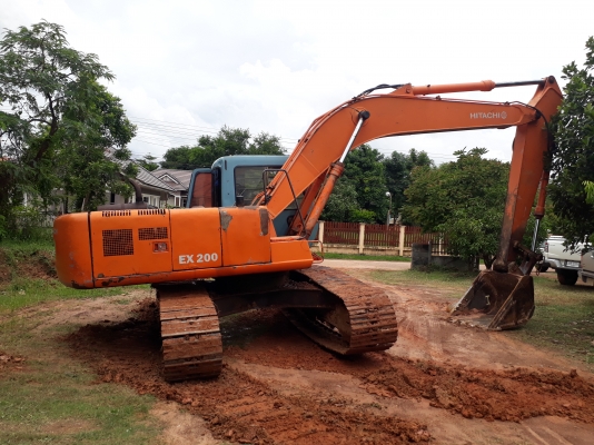 ขายด่วน HITASHI EX200-2สภาพสวยพร้อมใช้งาน เครื่องปั้มดีเยี่ยม โซ่ช่วงล่างสวย เครื่องเดิมปั้มเดิม รถทำงานไม่โหลด พร้อมลุยงาน สนใจสอบถาม 093-0764943  088-3223272