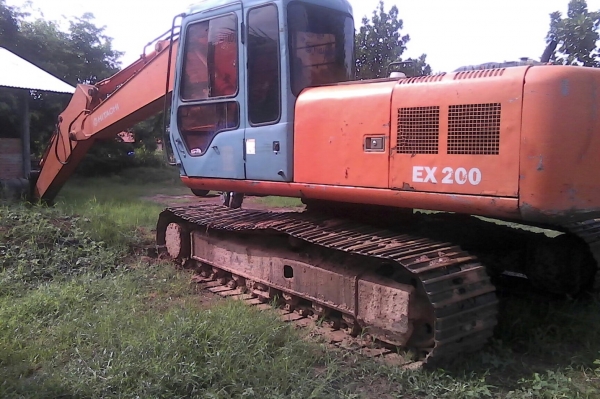ขายด่วน HITASHI EX200-2สภาพสวยพร้อมใช้งาน เครื่องปั้มดีเยี่ยม โซ่ช่วงล่างสวย เครื่องเดิมปั้มเดิม รถทำงานไม่โหลด พร้อมลุยงาน สนใจสอบถาม 093-0764943  088-3223272