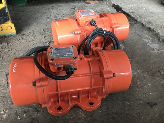 ขายมอเตอร์สั่น-เขย่า Oli 1HP. 380V สภาพสวยมากเดิมๆ วิ่งนิ่ม สั่นแรง พร้อมใช้งาน มี 2ตัวครับ