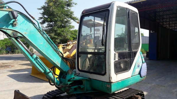 รถขุด Komatsu PC30-7E เก่าญี่ปุ่น (ติดหัวกระแทกในตัว)