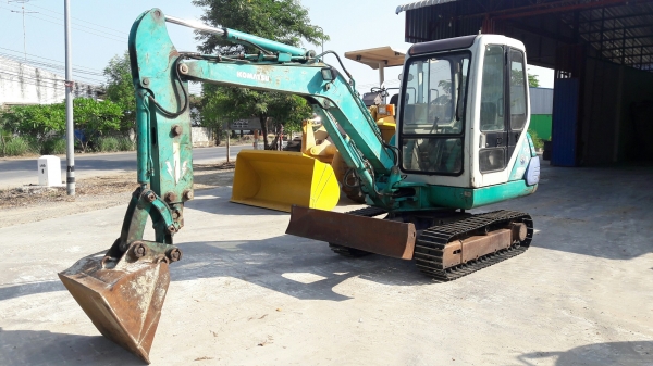 รถขุด Komatsu PC30-7E เก่าญี่ปุ่น (ติดหัวกระแทกในตัว)