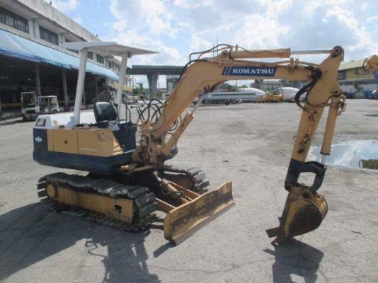 ขายรถขุดแบคโฮ KOMATSU Pc20-5 รถเก่านอกแท้100\% (เครื่อง3สูบ มีลายหัวกระแทก แทรคก้อนยาง)เครื่องแน่น ระบบไว รถพร้อมใช้งาน เอกสารใบอินวอยครบ (รถสวยๆเดิมๆอย่ารอช้า)        ????ราคา 250,000 ต่อรองได้ครับ???? ☎️096-3268553 (สถิตย์พันธ์) ID LINE 0963268553 ????ร้
