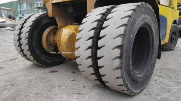 รถตัก KOMATSU SD15-3 จาก280,000 เหลือ 249,000 บาท รหัสสินค้า : 81004662 www.nihonmono.com