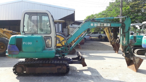 รถขุด Komatsu PC30-7E เก่าญี่ปุ่น (ติดหัวกระแทกในตัว)