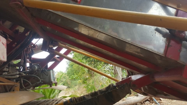 ขายรถเกี่ยวข้าวไอ้หนุ่มไวไฟ ปี53ช่วงล่าง12เครื่องJO8C 260เทอร์โบว์ สภาพพร้อมใช้งาน