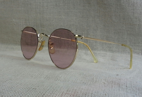 แว่นตาอัลก้าผู้ยิ่งใหญ่ หยดน้ำเล็ก จอห์น เลนนอน  &#039;คนหน้าเล็ก หัวใจโต!&#039;  Vintage ALGHA handmade in England