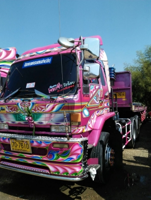 ขายหัวลากอีซุซุ สีชมพู ขายเฉพาะหัว75000บาท รายละเอียดสอบถามคุณหนุ่ม 086-0748399