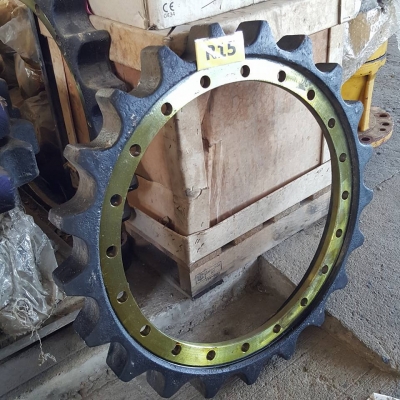 ริมสป๊อกเก็ต KOMATSU PC 200- 5,PC200-6 ราคา 3500 บาท  ของใหม่นำเข้าจากเกาหลี