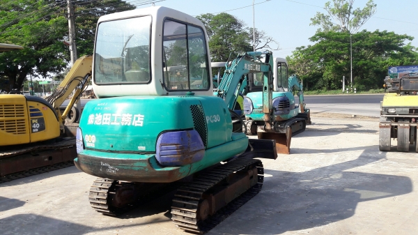 รถขุด Komatsu PC30-7E เก่าญี่ปุ่น (ติดหัวกระแทกในตัว) รถขุด Komatsu PC30-7E เก่าญี่ปุ่น (ติดหัวกระแทกในตัว)