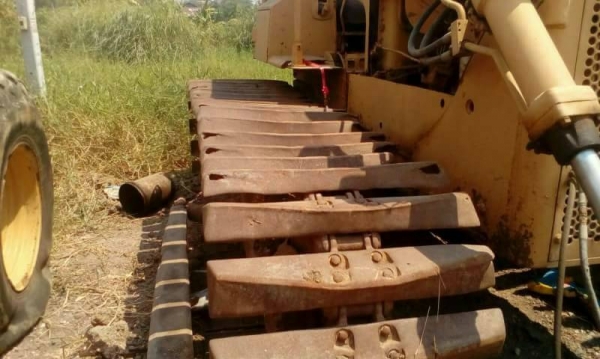 ขาย 450,000 บาท CATTERPILAR (ตีนเป็ด) เครื่องดี เกียร์แรง. โช่หนา ระบบไฮโดลิก พร้อมทำงาน เอกสารชื้อขาย รถอยู่ จ.ปทุมธานี  090-772-3710 090-772-3708