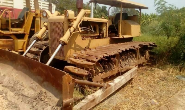 ขาย 450,000 บาท CATTERPILAR (ตีนเป็ด) เครื่องดี เกียร์แรง. โช่หนา ระบบไฮโดลิก พร้อมทำงาน เอกสารชื้อขาย รถอยู่ จ.ปทุมธานี  090-772-3710 090-772-3708