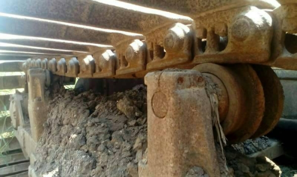 ขาย 450,000 บาท CATTERPILAR (ตีนเป็ด) เครื่องดี เกียร์แรง. โช่หนา ระบบไฮโดลิก พร้อมทำงาน เอกสารชื้อขาย รถอยู่ จ.ปทุมธานี  090-772-3710 090-772-3708