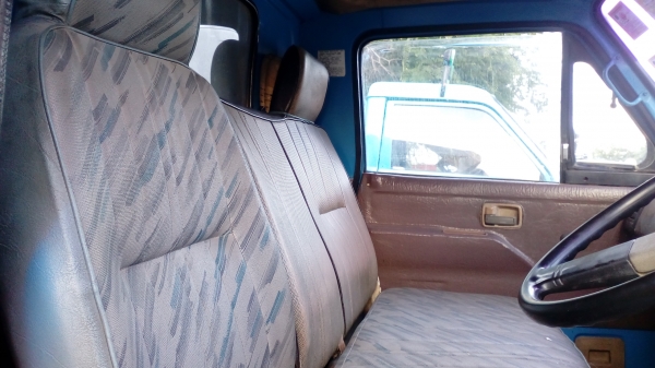 6ล้อ รถโดยสาร ISUZU NKR110 แรงม้า (คุณหนูกันมาวางเงินจองแล้วสามหมื่นบาทถ้วน)รถห้างแท้ ดาวน์98,000บาท
